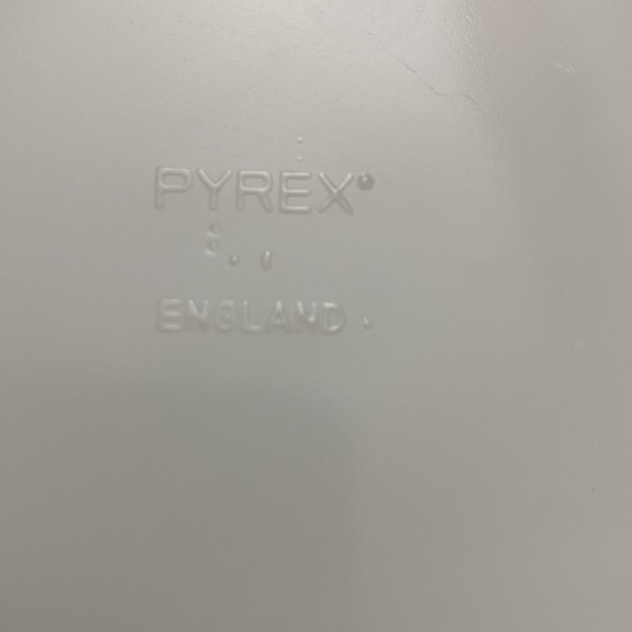 Country Autumn / Woodland Pyrex
OBLONG Casserole,
Wildflower - Picture 6 of 16